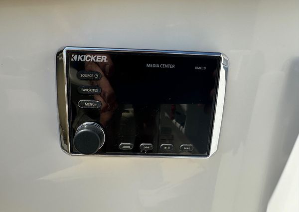 Rinker QX26-BR image