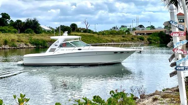 Sea Ray 370 Express Cruiser 