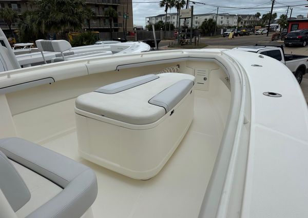 Mako 334 Center Console image