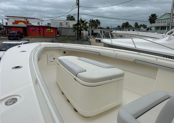 Mako 334 Center Console image