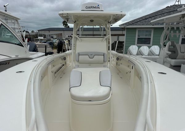 Mako 334 Center Console image