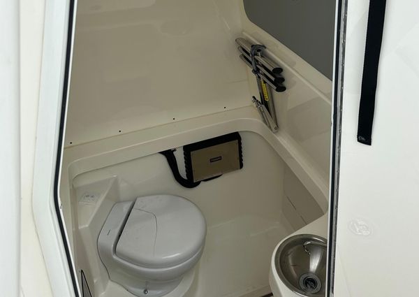 Mako 334 Center Console image