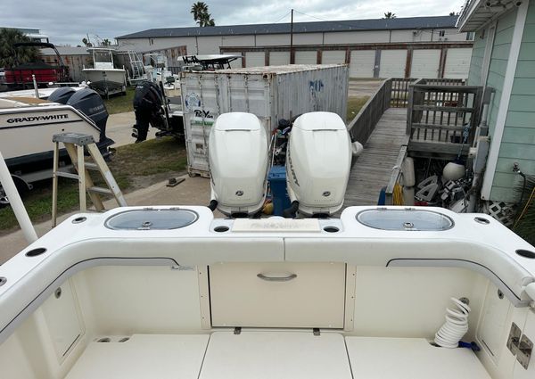 Mako 334 Center Console image