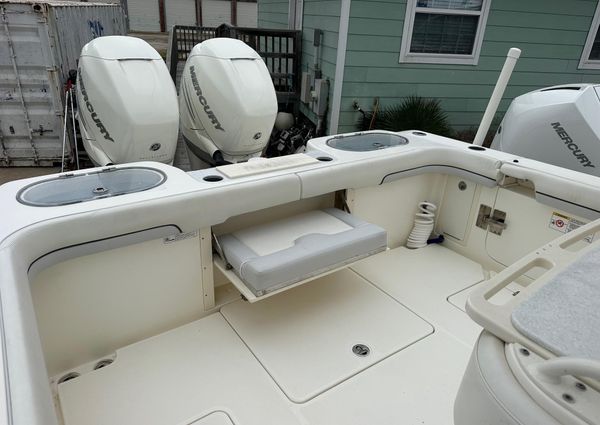 Mako 334 Center Console image