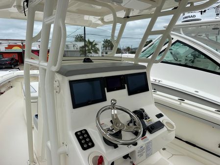 Mako 334 Center Console image