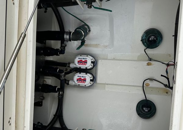 Mako 334 Center Console image