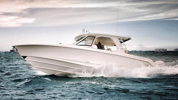 Boston Whaler 350 Realm