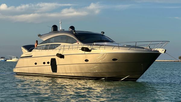 Pershing 64