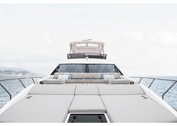 Azimut 66 image