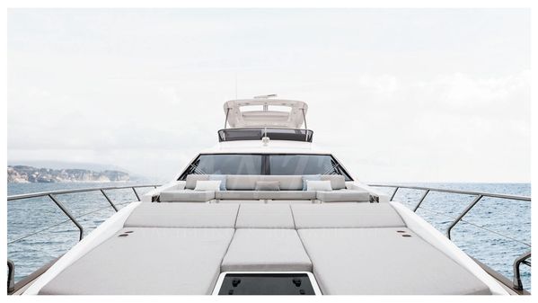 Azimut 66 image