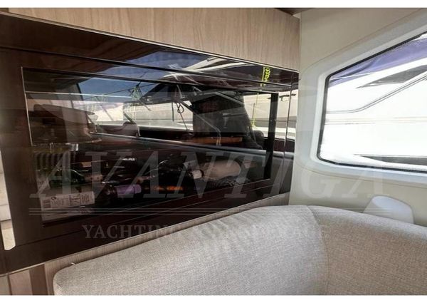 Azimut 66 image