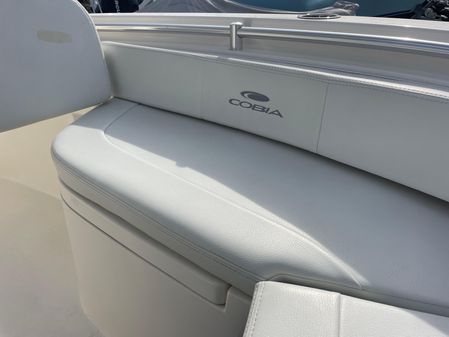 Cobia 220-CENTER-CONSOLE image