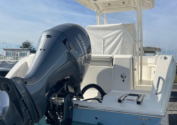 Cobia 220-CENTER-CONSOLE image