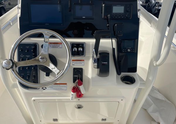 Cobia 220-CENTER-CONSOLE image