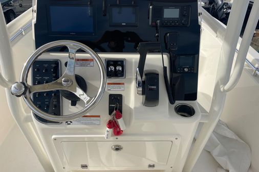 Cobia 220-CENTER-CONSOLE image