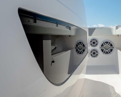 Invincible 46 Pilothouse image