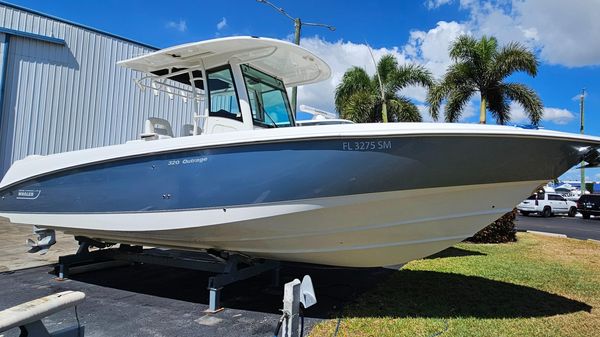 Boston Whaler 320 Outrage 