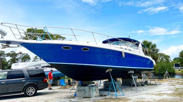 Sea Ray 400 Express Cruiser