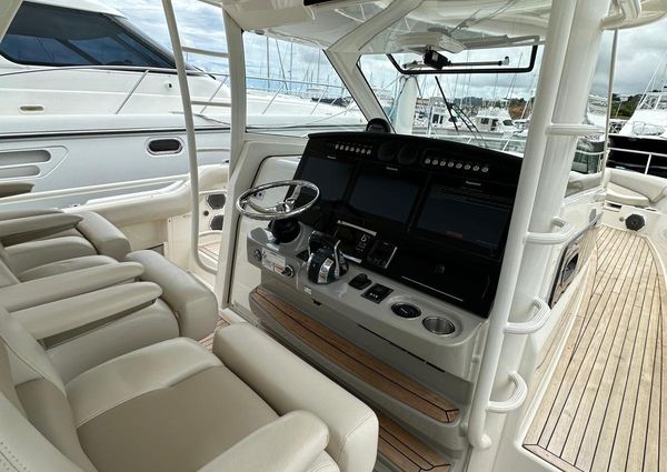 Boston Whaler 420 Outrage image