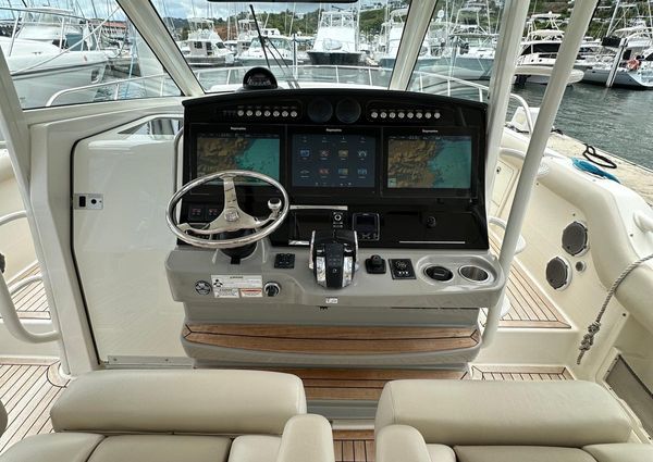 Boston Whaler 420 Outrage image