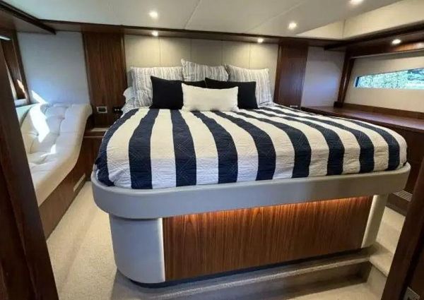 Riviera 5400 Sport Yacht image