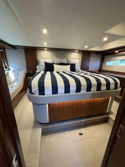 Riviera 5400 Sport Yacht image