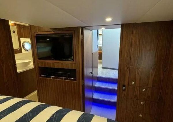 Riviera 5400 Sport Yacht image