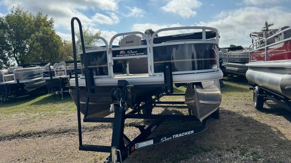 Sun Tracker Bass Buggy 18 DLX 