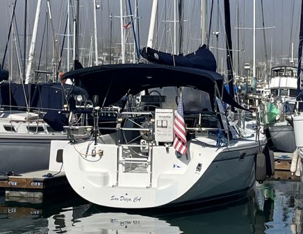 Catalina 320 image