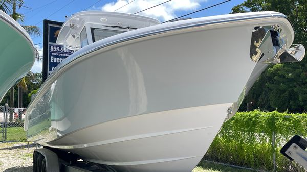 Everglades 315 Center Console
