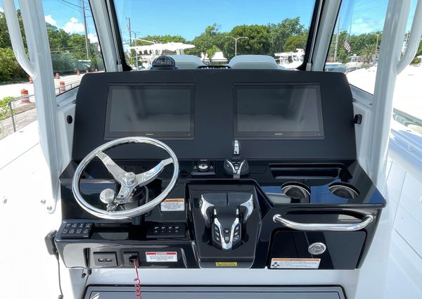 Everglades 315-CENTER-CONSOLE image