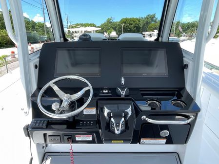 Everglades 315-CENTER-CONSOLE image