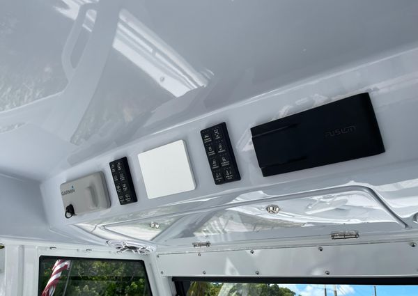 Everglades 315-CENTER-CONSOLE image