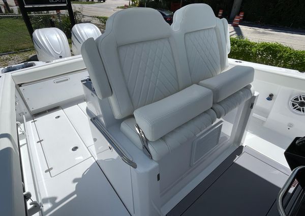 Everglades 315-CENTER-CONSOLE image