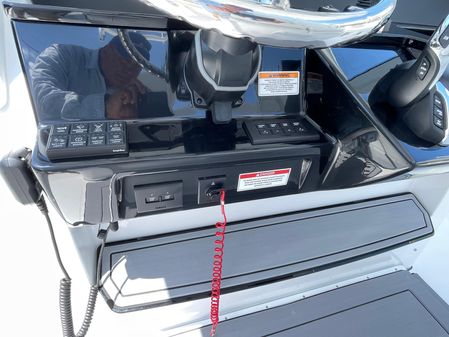 Everglades 315-CENTER-CONSOLE image