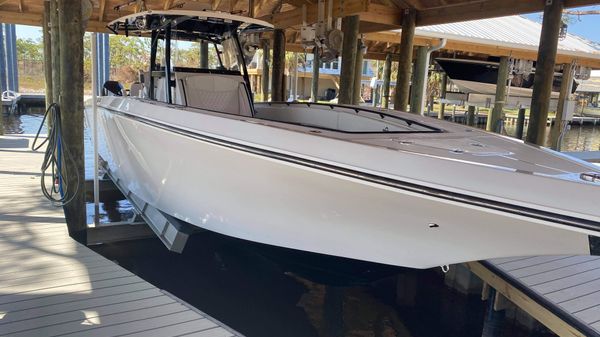 Fountain 38 Center Console