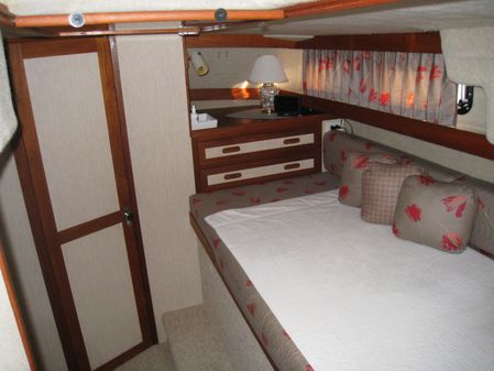 Carver 3207-AFT-CABIN image