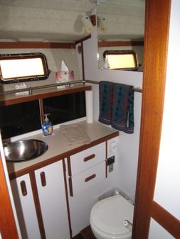 Carver 3207-AFT-CABIN image