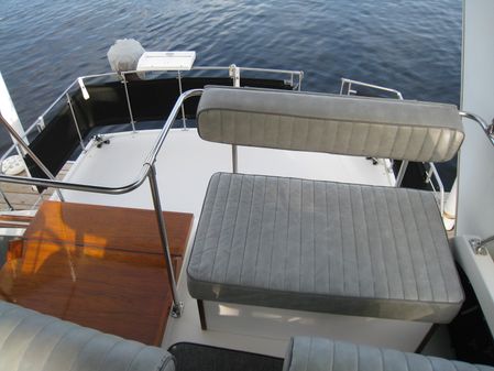 Carver 3207-AFT-CABIN image