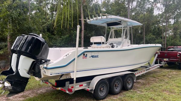 Mako 282 Center Console