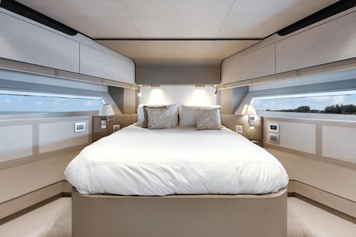 Azimut 80 Flybridge image