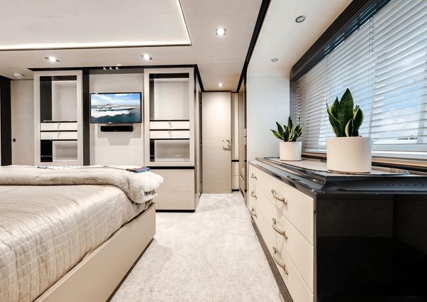 Azimut 80 Flybridge image