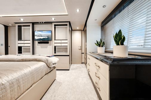 Azimut 80 Flybridge image