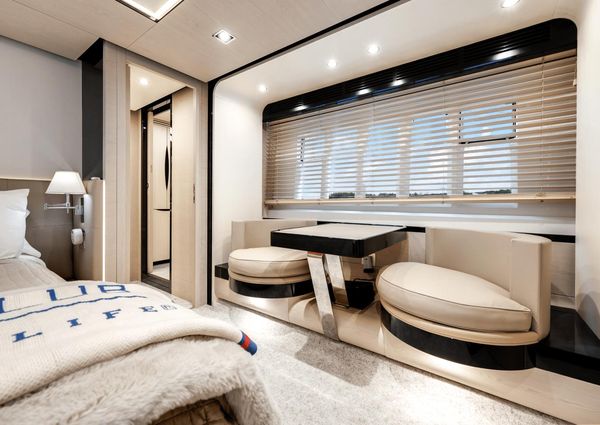 Azimut 80 Flybridge image