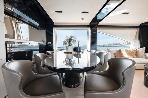 Azimut 80 Flybridge image