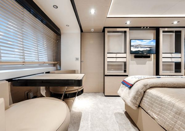 Azimut 80 Flybridge image