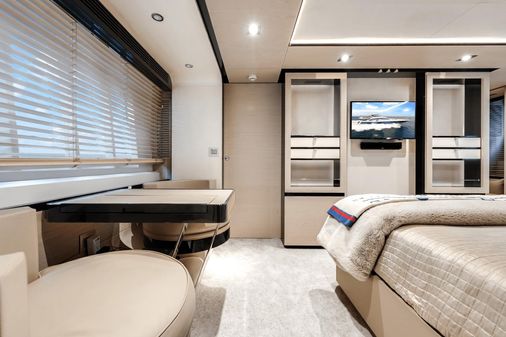 Azimut 80 Flybridge image