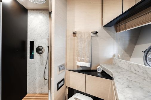 Azimut 80 Flybridge image