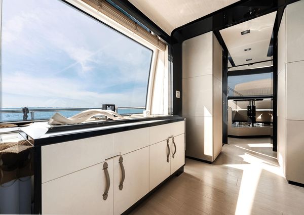 Azimut 80 Flybridge image