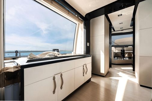 Azimut 80 Flybridge image